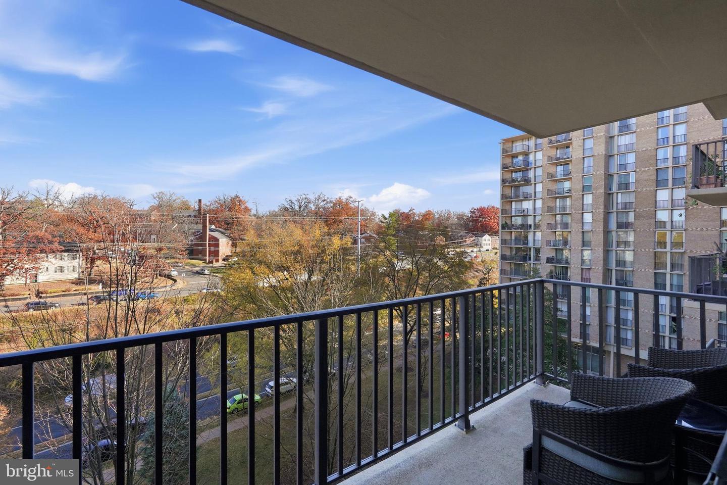 4600 S FOUR MILE RUN DR #613, ARLINGTON, Virginia 22204, 1 Bedroom Bedrooms, 5 Rooms Rooms,1 BathroomBathrooms,Residential,For sale,4600 S FOUR MILE RUN DR #613,VAAR2066620 MLS # VAAR2066620
