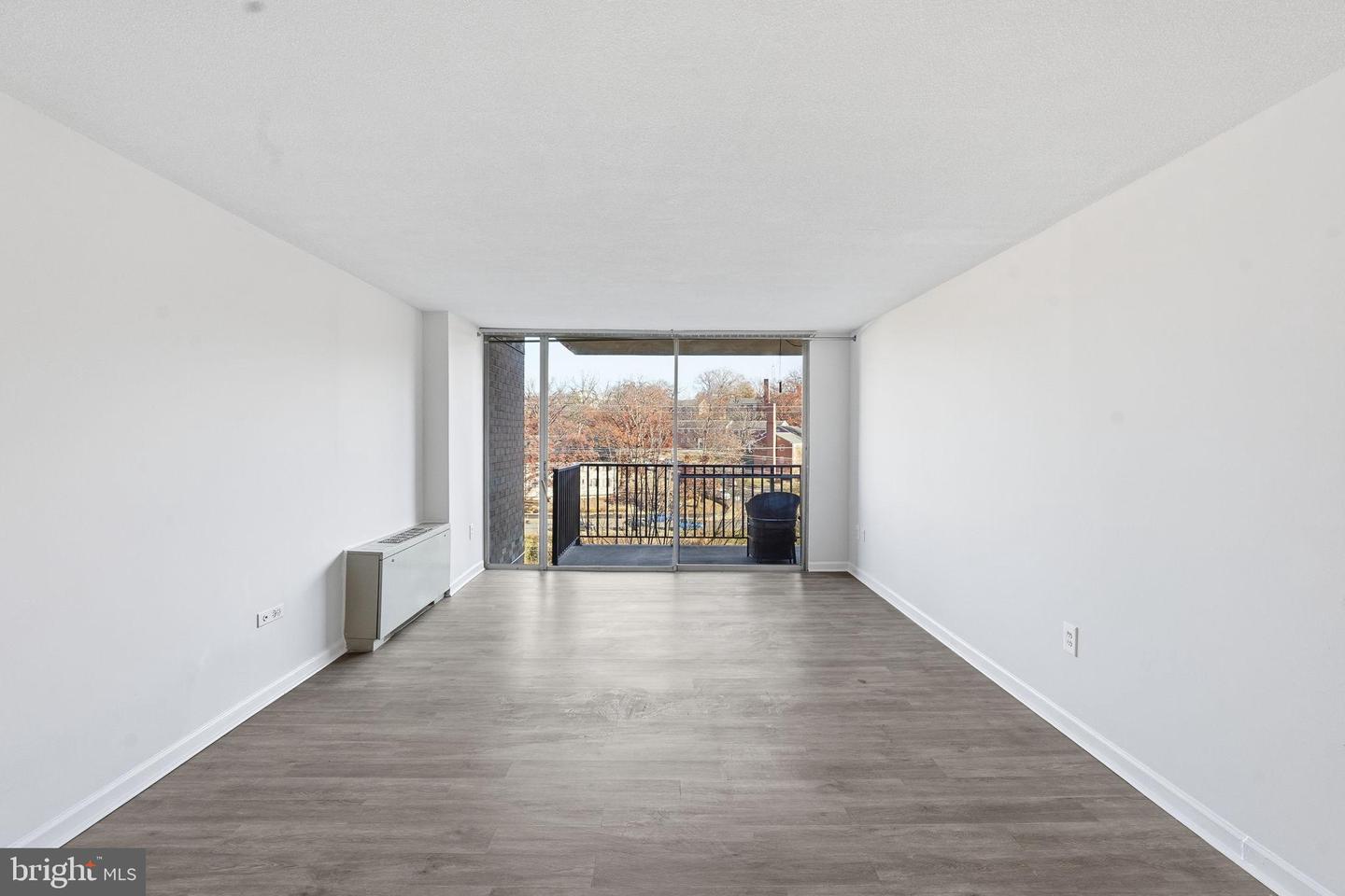 4600 S FOUR MILE RUN DR #613, ARLINGTON, Virginia 22204, 1 Bedroom Bedrooms, 5 Rooms Rooms,1 BathroomBathrooms,Residential,For sale,4600 S FOUR MILE RUN DR #613,VAAR2066620 MLS # VAAR2066620