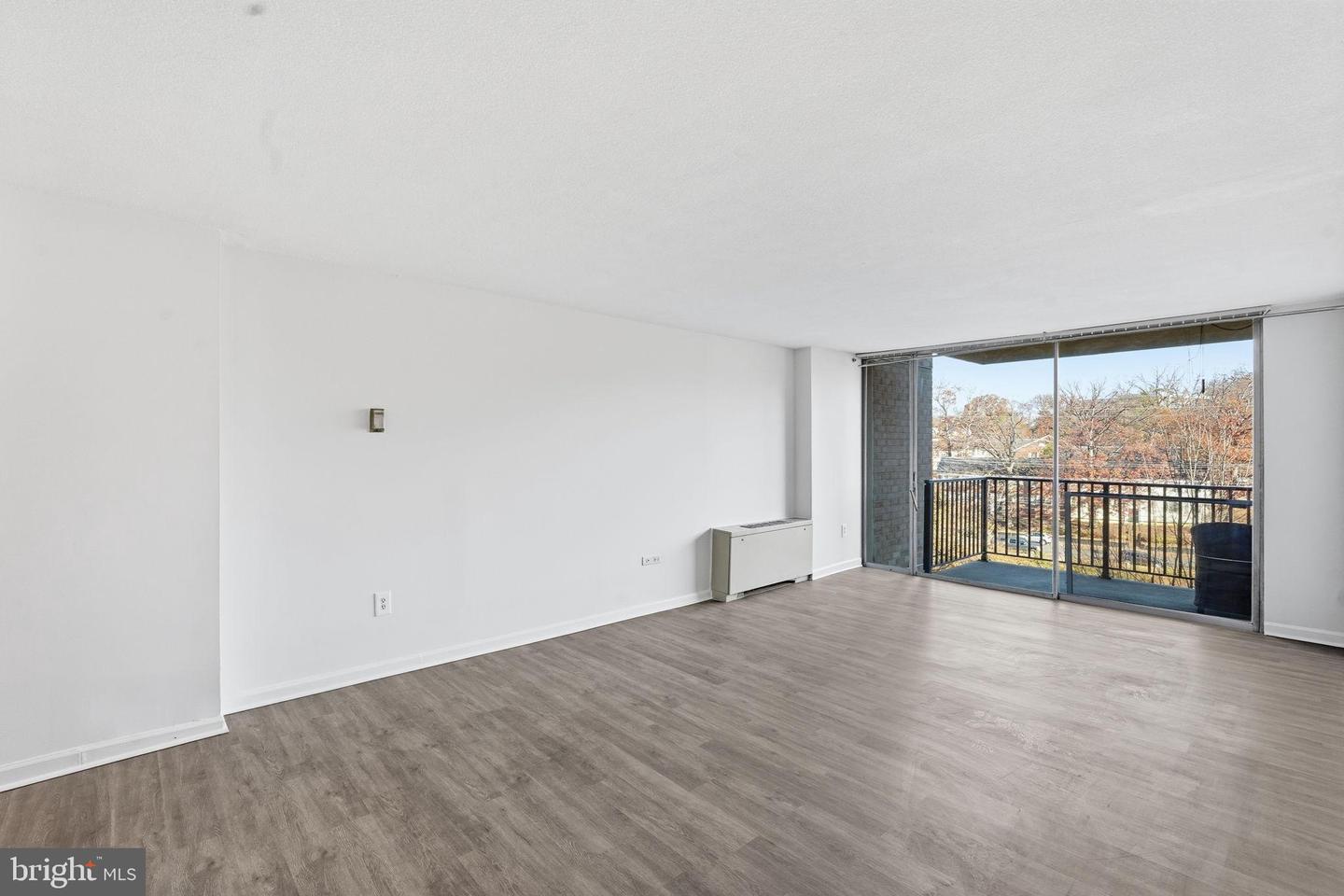 4600 S FOUR MILE RUN DR #613, ARLINGTON, Virginia 22204, 1 Bedroom Bedrooms, 5 Rooms Rooms,1 BathroomBathrooms,Residential,For sale,4600 S FOUR MILE RUN DR #613,VAAR2066620 MLS # VAAR2066620