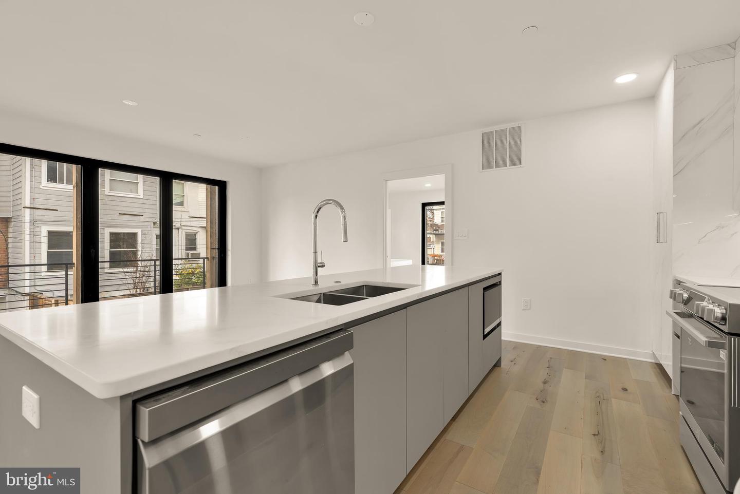 641 QUEBEC PL NW #1, WASHINGTON, District Of Columbia 20010, 4 Bedrooms Bedrooms, ,3 BathroomsBathrooms,Residential,For sale,641 QUEBEC PL NW #1,DCDC2233972 MLS # DCDC2233972