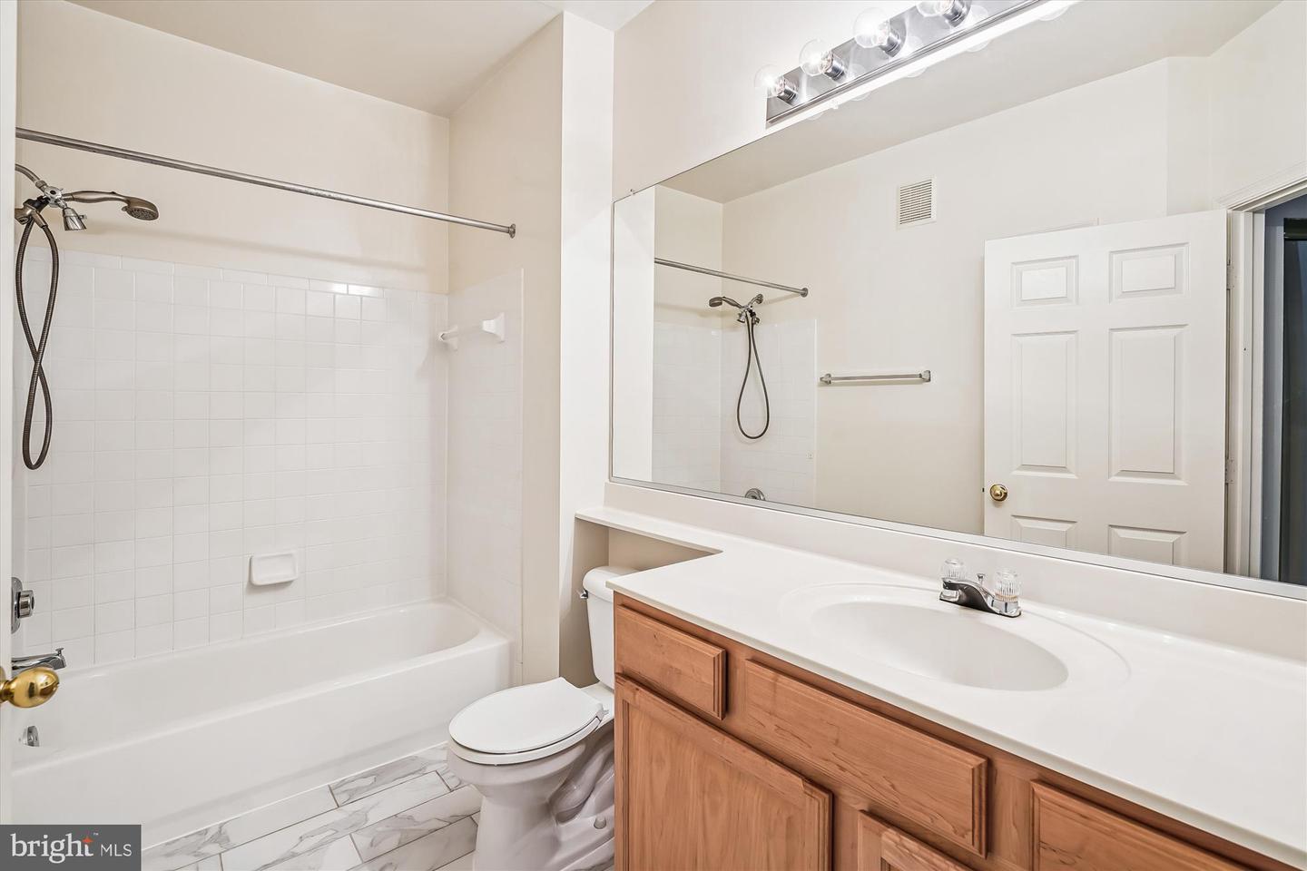 4131 FOUNTAINSIDE LN #J204, FAIRFAX, Virginia 22030, 2 Bedrooms Bedrooms, ,2 BathroomsBathrooms,Residential,For sale,4131 FOUNTAINSIDE LN #J204,VAFX2269832 MLS # VAFX2269832 4131 FOUNTAINSIDE LN #J204, FAIRFAX, Virginia 22030, 2 Bedrooms Bedrooms, ,2 BathroomsBathrooms,Residential,For sale,4131 FOUNTAINSIDE LN #J204,VAFX2269832 MLS # VAFX2269832