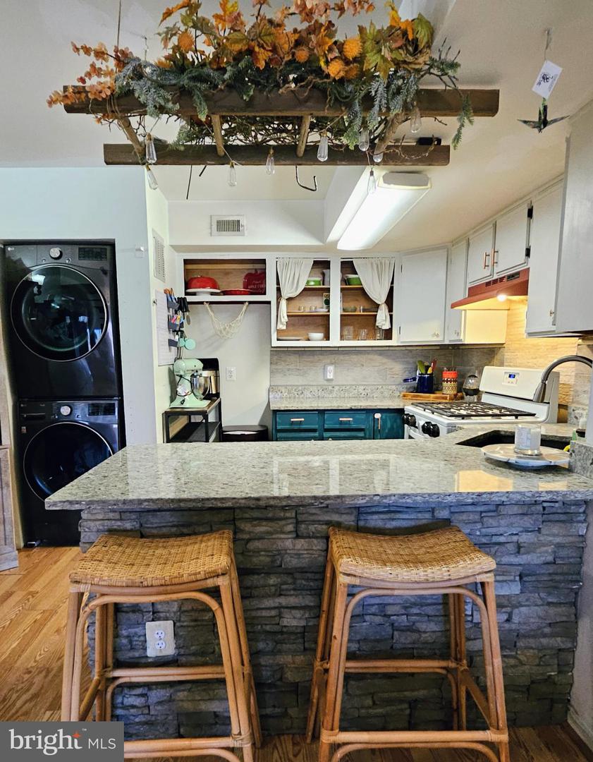 9200 AZURE CT #201, MANASSAS, Virginia 20110, 2 Bedrooms Bedrooms, 7 Rooms Rooms,2 BathroomsBathrooms,Residential,For sale,9200 AZURE CT #201,VAMN2009428 MLS # VAMN2009428