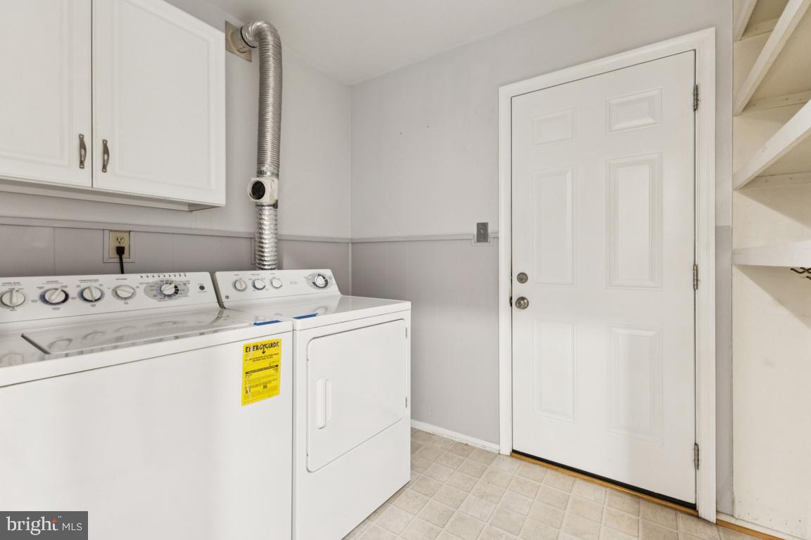 11977 WILLIAM AND MARY CIR, WOODBRIDGE, Virginia 22192, 4 Bedrooms Bedrooms, 8 Rooms Rooms,3 BathroomsBathrooms,Residential,For sale,11977 WILLIAM AND MARY CIR,VAPW2105094 MLS # VAPW2105094