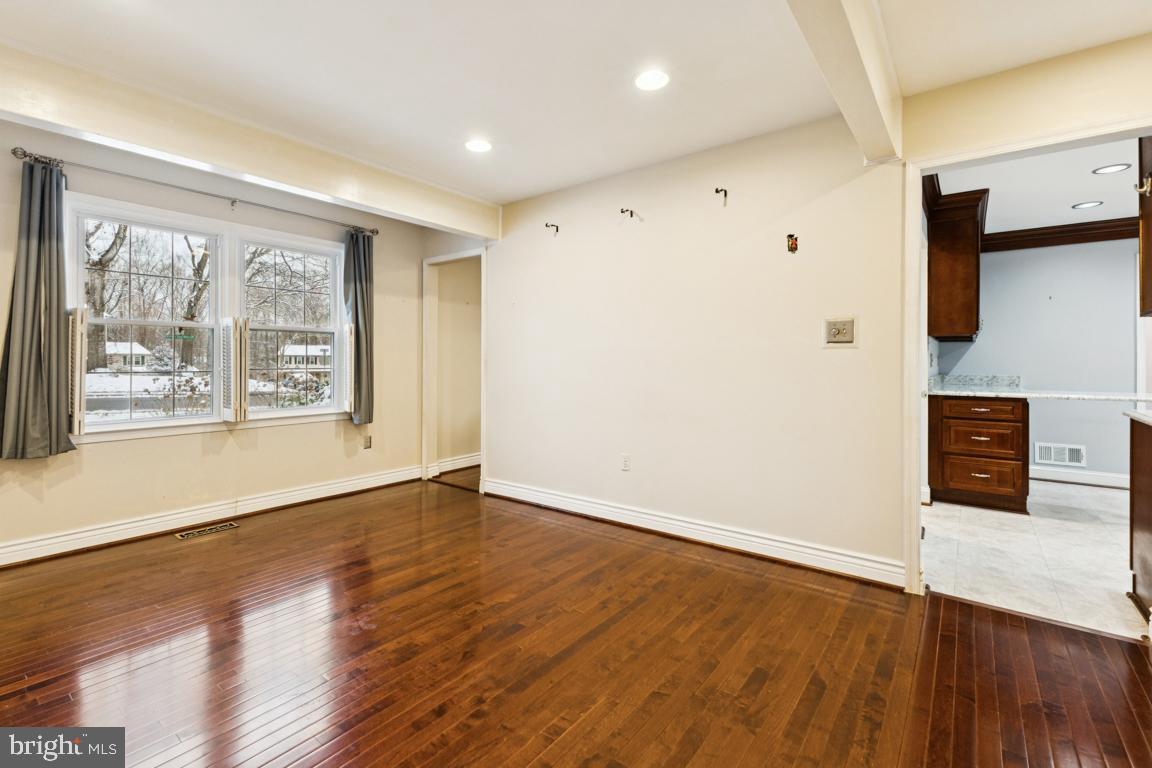 11977 WILLIAM AND MARY CIR, WOODBRIDGE, Virginia 22192, 4 Bedrooms Bedrooms, 8 Rooms Rooms,3 BathroomsBathrooms,Residential,For sale,11977 WILLIAM AND MARY CIR,VAPW2105094 MLS # VAPW2105094