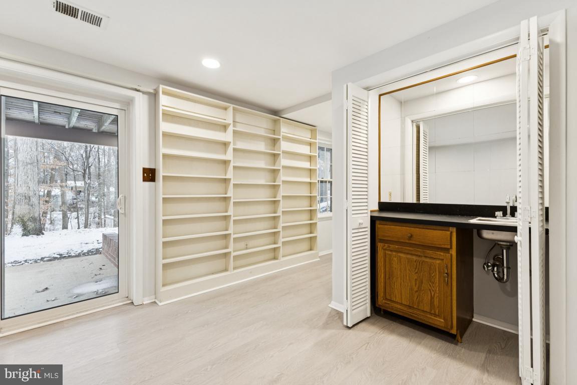 11977 WILLIAM AND MARY CIR, WOODBRIDGE, Virginia 22192, 4 Bedrooms Bedrooms, 8 Rooms Rooms,3 BathroomsBathrooms,Residential,For sale,11977 WILLIAM AND MARY CIR,VAPW2105094 MLS # VAPW2105094