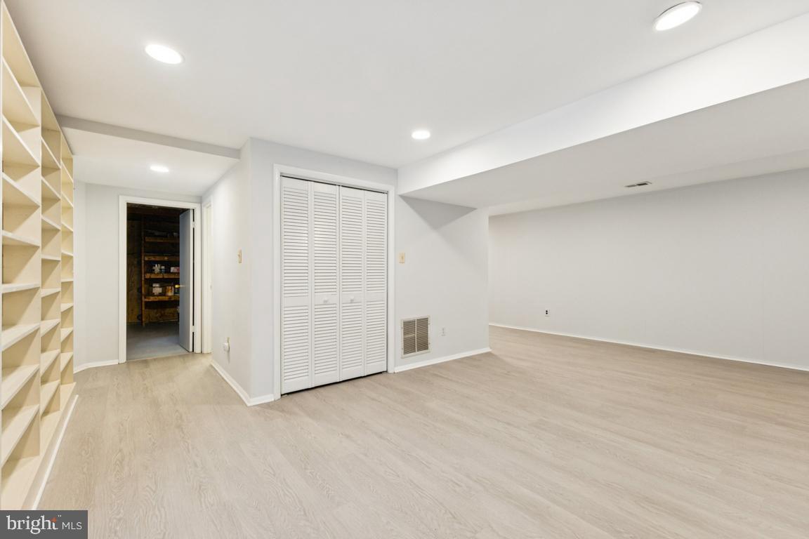 11977 WILLIAM AND MARY CIR, WOODBRIDGE, Virginia 22192, 4 Bedrooms Bedrooms, 8 Rooms Rooms,3 BathroomsBathrooms,Residential,For sale,11977 WILLIAM AND MARY CIR,VAPW2105094 MLS # VAPW2105094