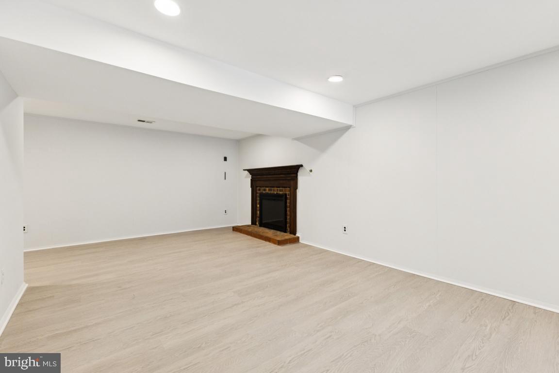 11977 WILLIAM AND MARY CIR, WOODBRIDGE, Virginia 22192, 4 Bedrooms Bedrooms, 8 Rooms Rooms,3 BathroomsBathrooms,Residential,For sale,11977 WILLIAM AND MARY CIR,VAPW2105094 MLS # VAPW2105094