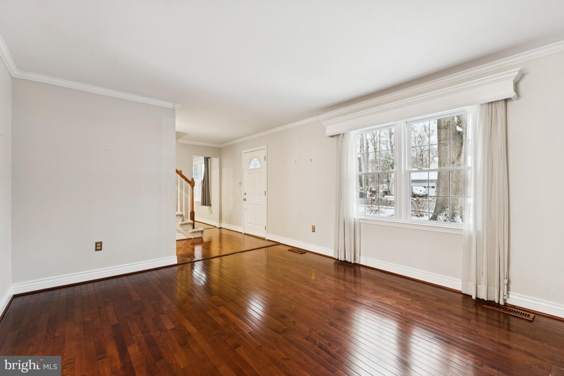 11977 WILLIAM AND MARY CIR, WOODBRIDGE, Virginia 22192, 4 Bedrooms Bedrooms, 8 Rooms Rooms,3 BathroomsBathrooms,Residential,For sale,11977 WILLIAM AND MARY CIR,VAPW2105094 MLS # VAPW2105094