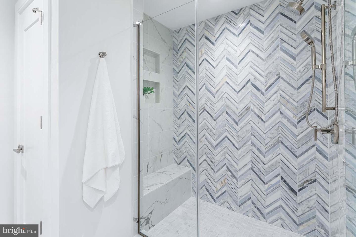 6718 LOWELL AVE #406, MCLEAN, Virginia 22101, 2 Bedrooms Bedrooms, ,2 BathroomsBathrooms,Residential,For sale,6718 LOWELL AVE #406,VAFX2281726 MLS # VAFX2281726