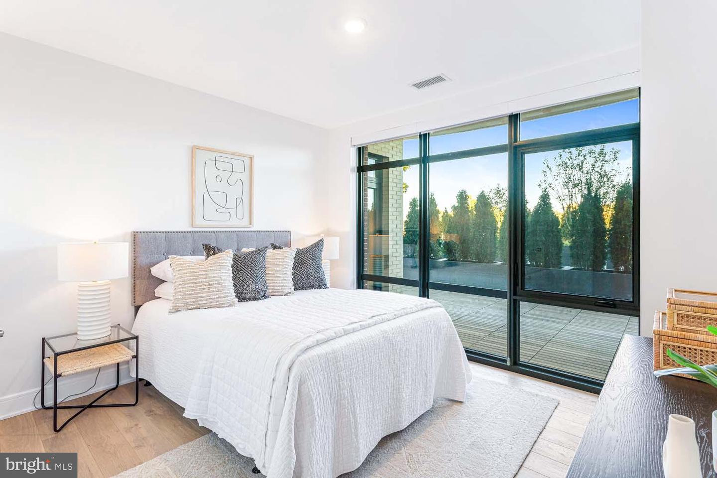 6718 LOWELL AVE #406, MCLEAN, Virginia 22101, 2 Bedrooms Bedrooms, ,2 BathroomsBathrooms,Residential,For sale,6718 LOWELL AVE #406,VAFX2281726 MLS # VAFX2281726