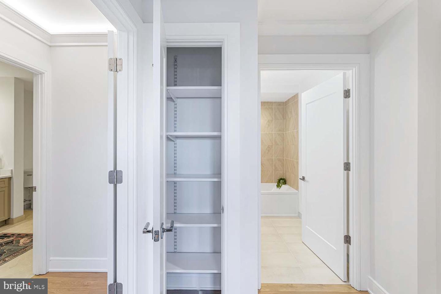 6718 LOWELL AVE #406, MCLEAN, Virginia 22101, 2 Bedrooms Bedrooms, ,2 BathroomsBathrooms,Residential,For sale,6718 LOWELL AVE #406,VAFX2281726 MLS # VAFX2281726