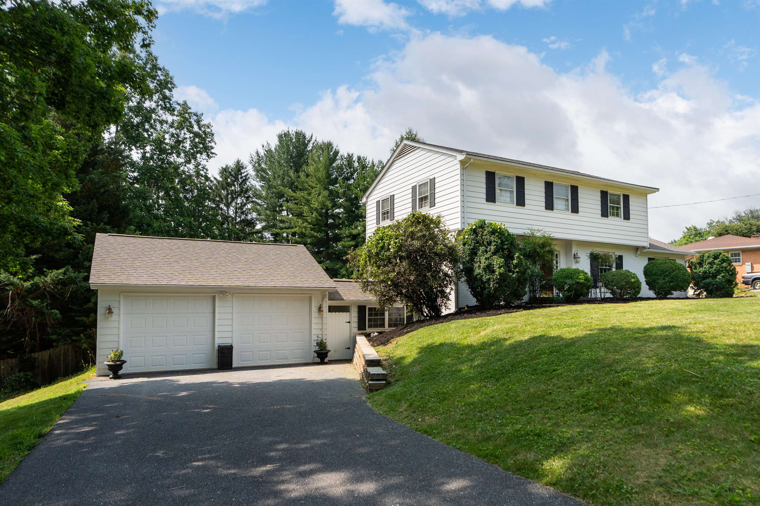 303 COPELAND DR, STAUNTON, Virginia 24401, 3 Bedrooms Bedrooms, ,2 BathroomsBathrooms,Residential,303 COPELAND DR,665753 MLS # 665753