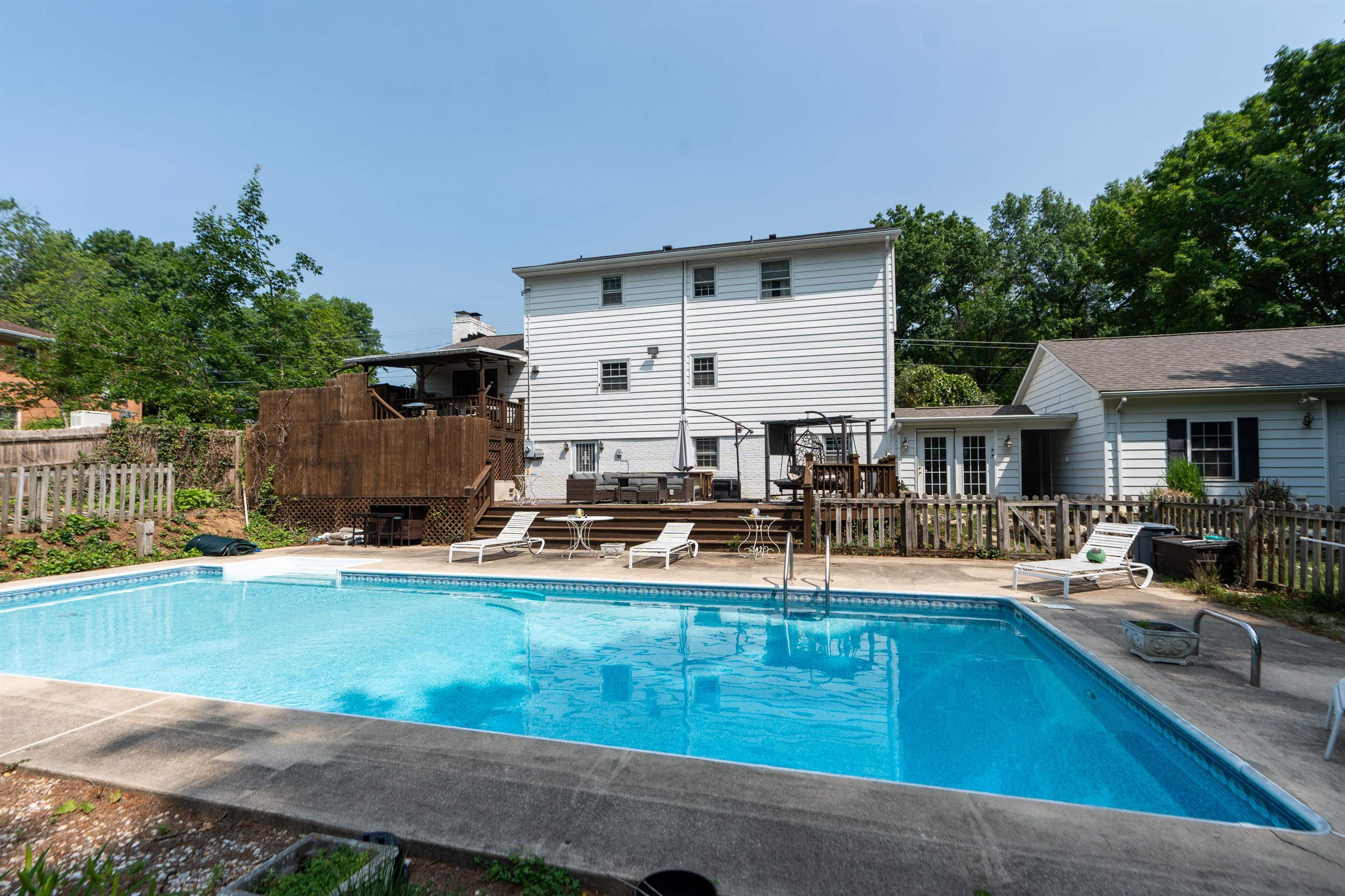 303 COPELAND DR, STAUNTON, Virginia 24401, 3 Bedrooms Bedrooms, ,2 BathroomsBathrooms,Residential,303 COPELAND DR,665753 MLS # 665753