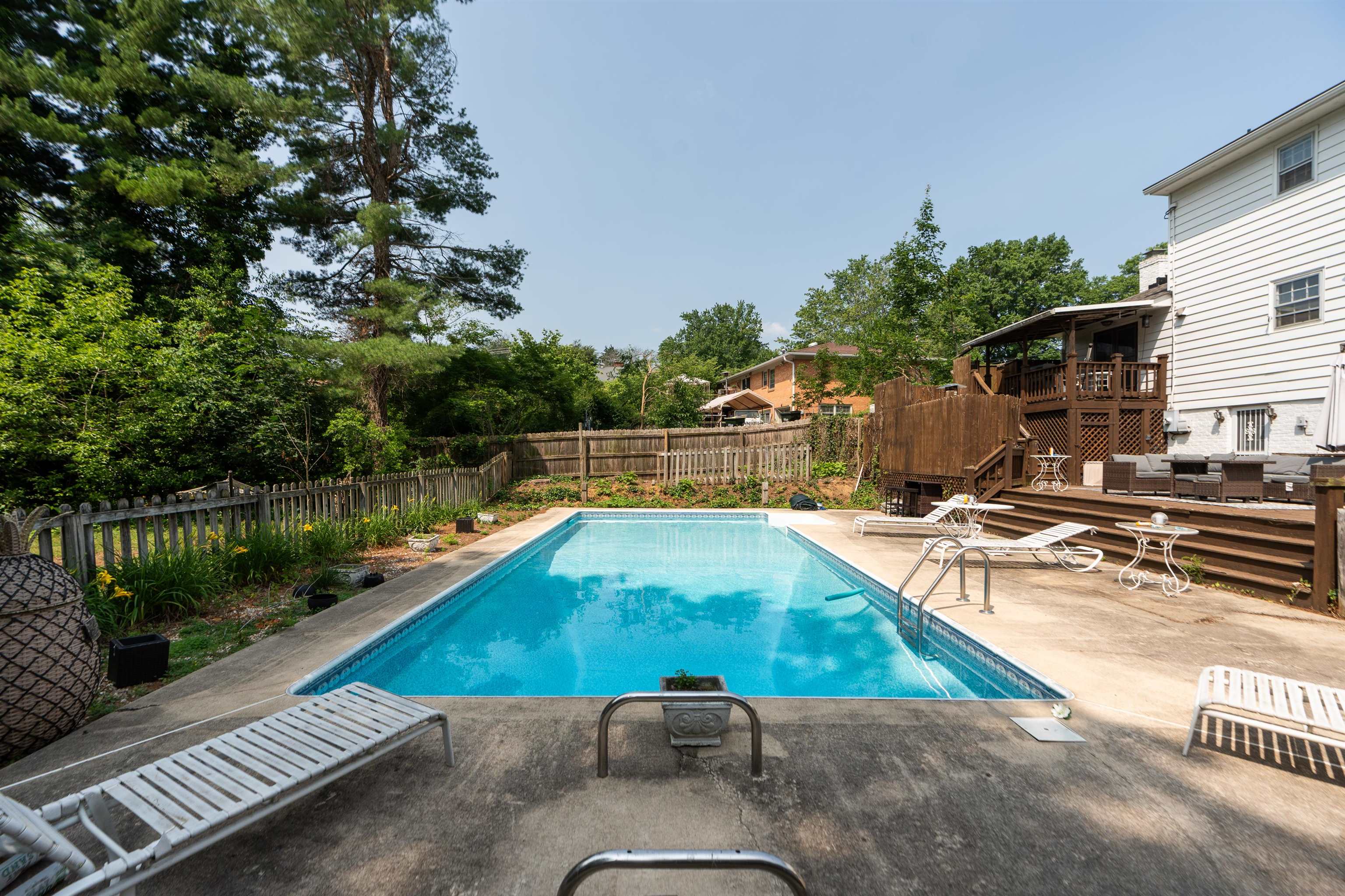 303 COPELAND DR, STAUNTON, Virginia 24401, 3 Bedrooms Bedrooms, ,2 BathroomsBathrooms,Residential,303 COPELAND DR,665753 MLS # 665753