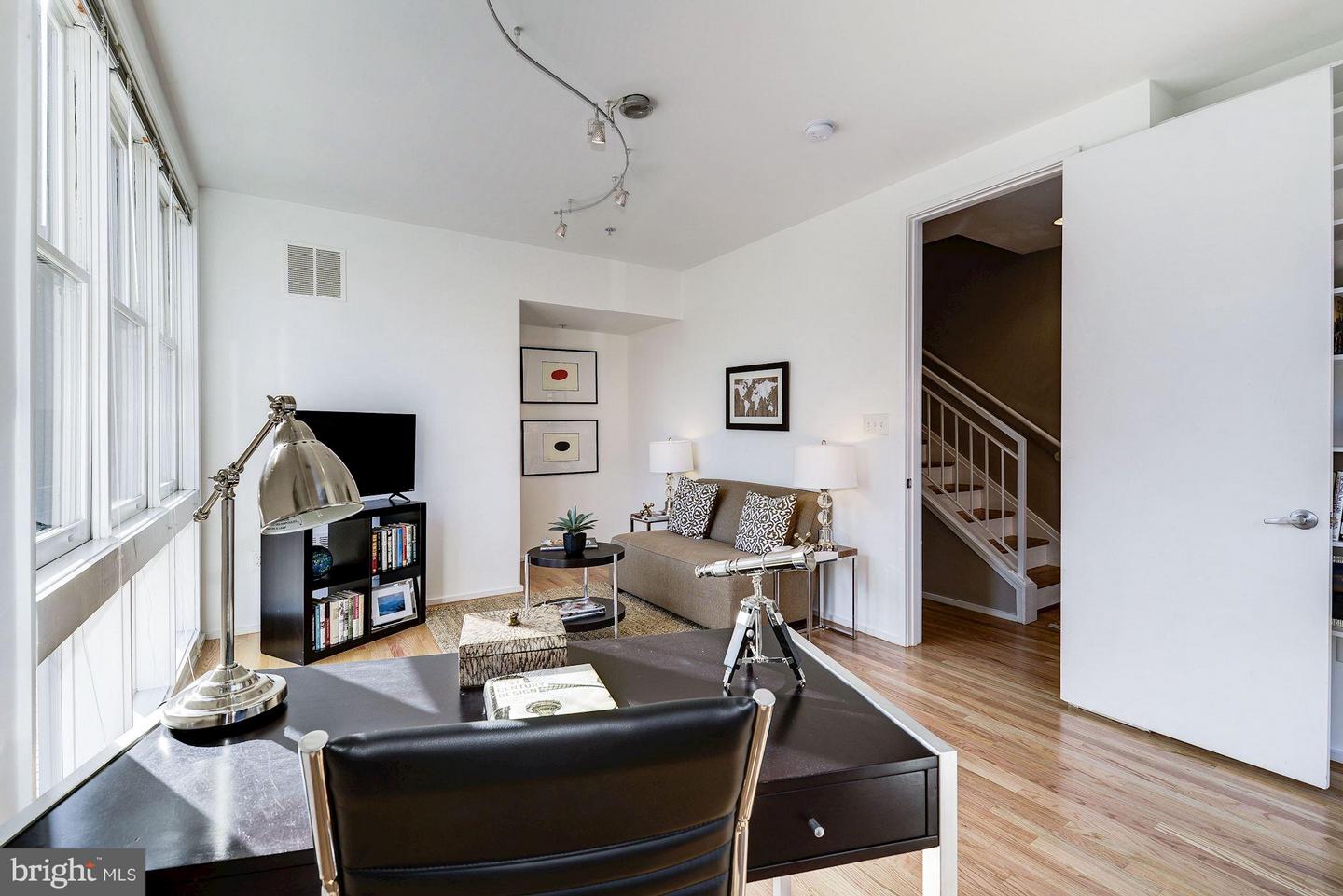 1662 N QUINN ST N, ARLINGTON, Virginia 22209, 4 Bedrooms Bedrooms, ,2 BathroomsBathrooms,Residential,For sale,1662 N QUINN ST N,VAAR2066464 MLS # VAAR2066464