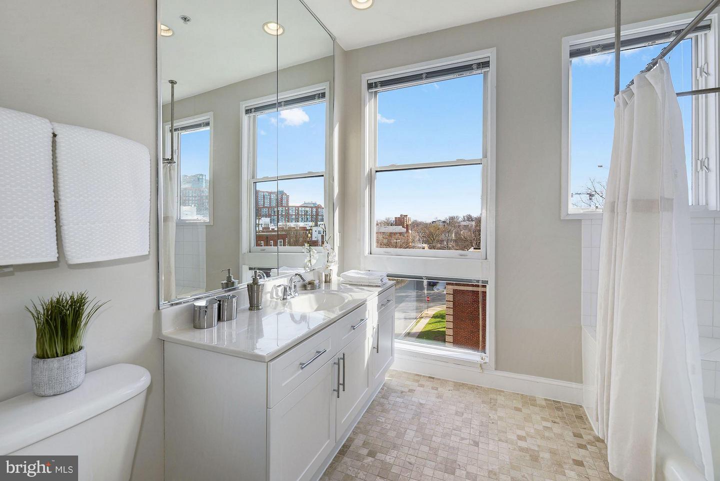 1662 N QUINN ST N, ARLINGTON, Virginia 22209, 4 Bedrooms Bedrooms, ,2 BathroomsBathrooms,Residential,For sale,1662 N QUINN ST N,VAAR2066464 MLS # VAAR2066464