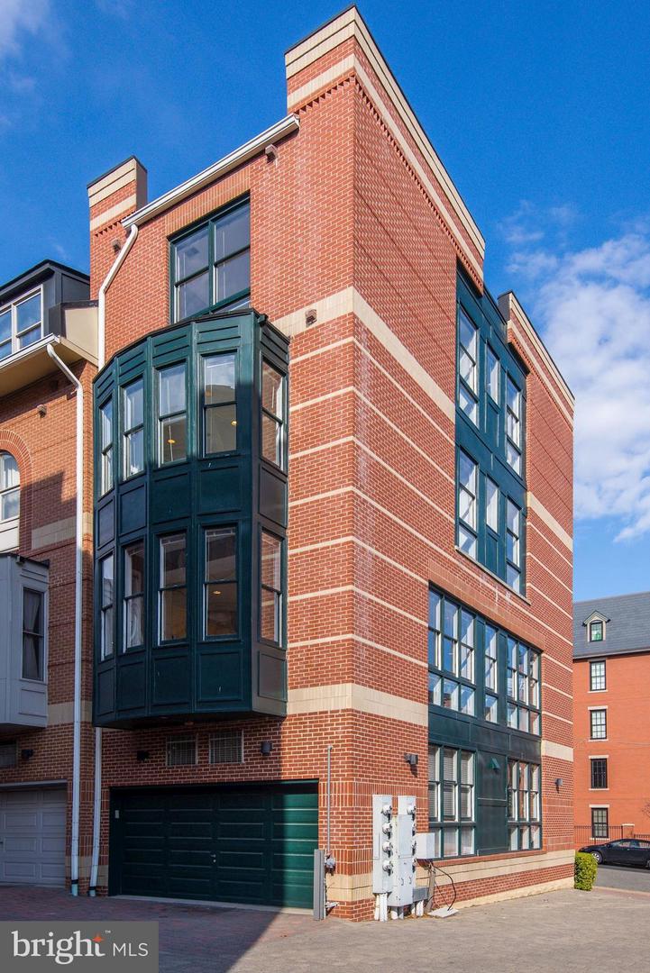 1662 N QUINN ST N, ARLINGTON, Virginia 22209, 4 Bedrooms Bedrooms, ,2 BathroomsBathrooms,Residential,For sale,1662 N QUINN ST N,VAAR2066464 MLS # VAAR2066464