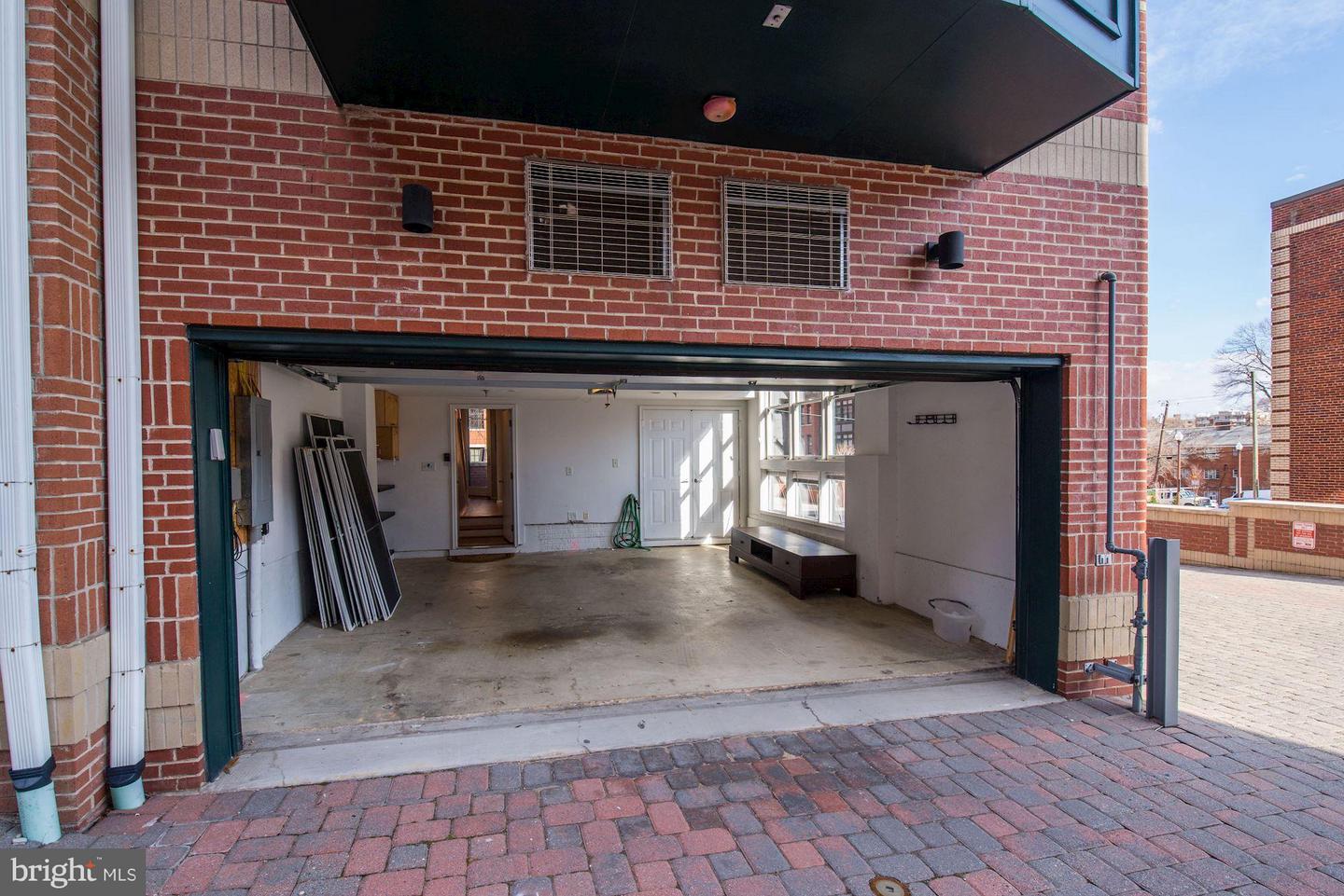 1662 N QUINN ST N, ARLINGTON, Virginia 22209, 4 Bedrooms Bedrooms, ,2 BathroomsBathrooms,Residential,For sale,1662 N QUINN ST N,VAAR2066464 MLS # VAAR2066464