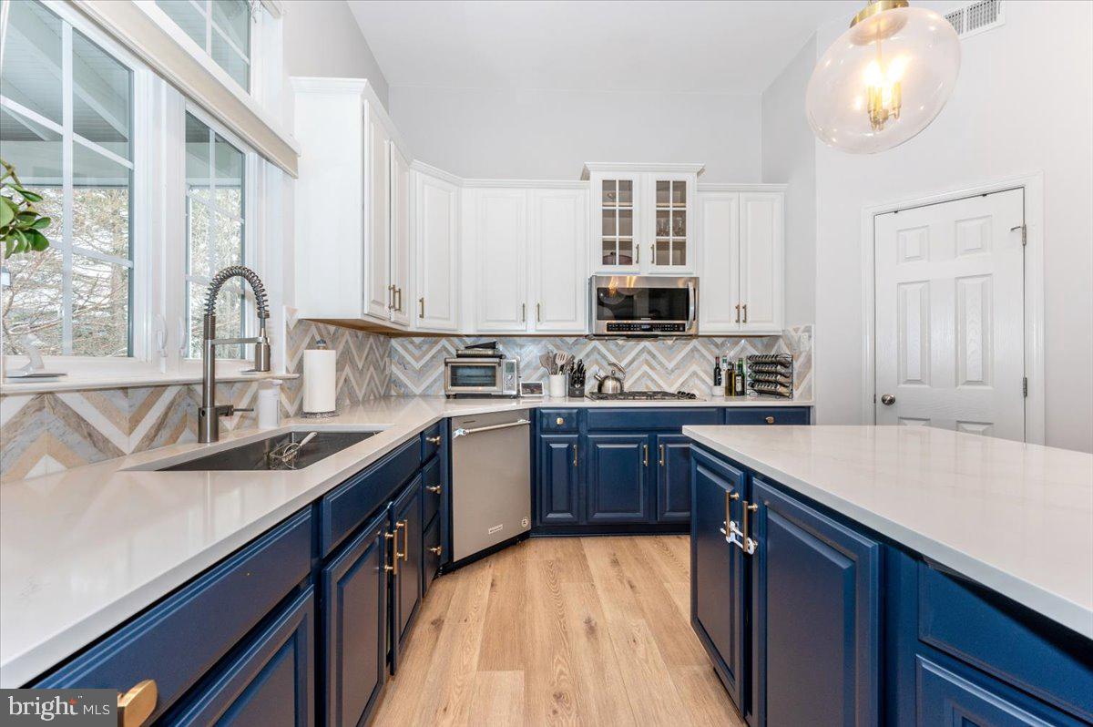 1686 WINTERWOOD CT, HERNDON, Virginia 20170, 4 Bedrooms Bedrooms, ,3 BathroomsBathrooms,Residential,For sale,1686 WINTERWOOD CT,VAFX2281766 MLS # VAFX2281766 1686 WINTERWOOD CT, HERNDON, Virginia 20170, 4 Bedrooms Bedrooms, ,3 BathroomsBathrooms,Residential,For sale,1686 WINTERWOOD CT,VAFX2281766 MLS # VAFX2281766