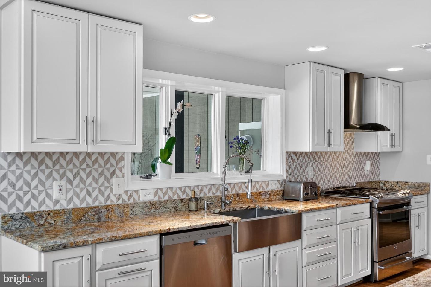 7822 HOLMES RUN DR, FALLS CHURCH, Virginia 22042, 3 Bedrooms Bedrooms, ,2 BathroomsBathrooms,Residential,For sale,7822 HOLMES RUN DR,VAFX2277224 MLS # VAFX2277224 7822 HOLMES RUN DR, FALLS CHURCH, Virginia 22042, 3 Bedrooms Bedrooms, ,2 BathroomsBathrooms,Residential,For sale,7822 HOLMES RUN DR,VAFX2277224 MLS # VAFX2277224