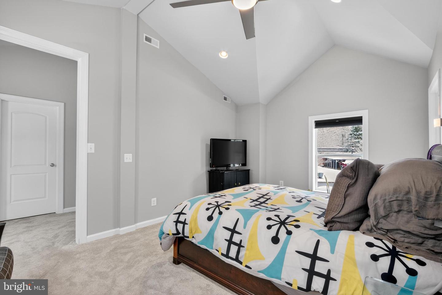 7822 HOLMES RUN DR, FALLS CHURCH, Virginia 22042, 3 Bedrooms Bedrooms, ,2 BathroomsBathrooms,Residential,For sale,7822 HOLMES RUN DR,VAFX2277224 MLS # VAFX2277224 7822 HOLMES RUN DR, FALLS CHURCH, Virginia 22042, 3 Bedrooms Bedrooms, ,2 BathroomsBathrooms,Residential,For sale,7822 HOLMES RUN DR,VAFX2277224 MLS # VAFX2277224