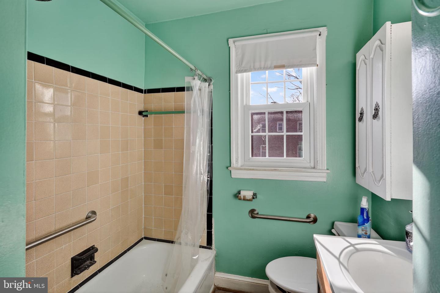 2300 SOUTHERN AVE SE, WASHINGTON, District Of Columbia 20020, 3 Bedrooms Bedrooms, 4 Rooms Rooms,1 BathroomBathrooms,Residential,For sale,2300 SOUTHERN AVE SE,DCDC2232444 MLS # DCDC2232444