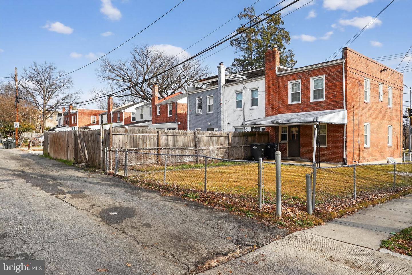 2300 SOUTHERN AVE SE, WASHINGTON, District Of Columbia 20020, 3 Bedrooms Bedrooms, 4 Rooms Rooms,1 BathroomBathrooms,Residential,For sale,2300 SOUTHERN AVE SE,DCDC2232444 MLS # DCDC2232444