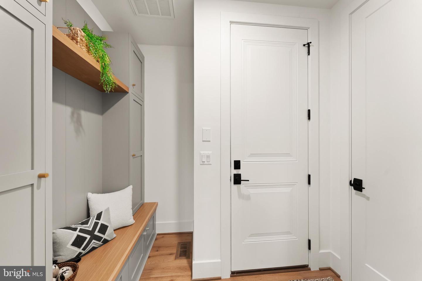 6539 FAIRLAWN DR, MCLEAN, Virginia 22101, 5 Bedrooms Bedrooms, ,5 BathroomsBathrooms,Residential,For sale,6539 FAIRLAWN DR,VAFX2280764 MLS # VAFX2280764 6539 FAIRLAWN DR, MCLEAN, Virginia 22101, 5 Bedrooms Bedrooms, ,5 BathroomsBathrooms,Residential,For sale,6539 FAIRLAWN DR,VAFX2280764 MLS # VAFX2280764