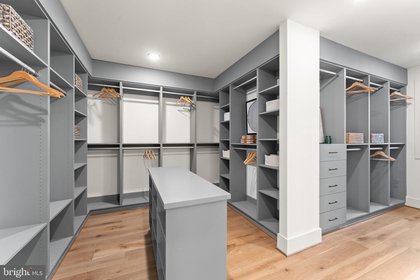 6539 FAIRLAWN DR, MCLEAN, Virginia 22101, 5 Bedrooms Bedrooms, ,5 BathroomsBathrooms,Residential,For sale,6539 FAIRLAWN DR,VAFX2280764 MLS # VAFX2280764 6539 FAIRLAWN DR, MCLEAN, Virginia 22101, 5 Bedrooms Bedrooms, ,5 BathroomsBathrooms,Residential,For sale,6539 FAIRLAWN DR,VAFX2280764 MLS # VAFX2280764