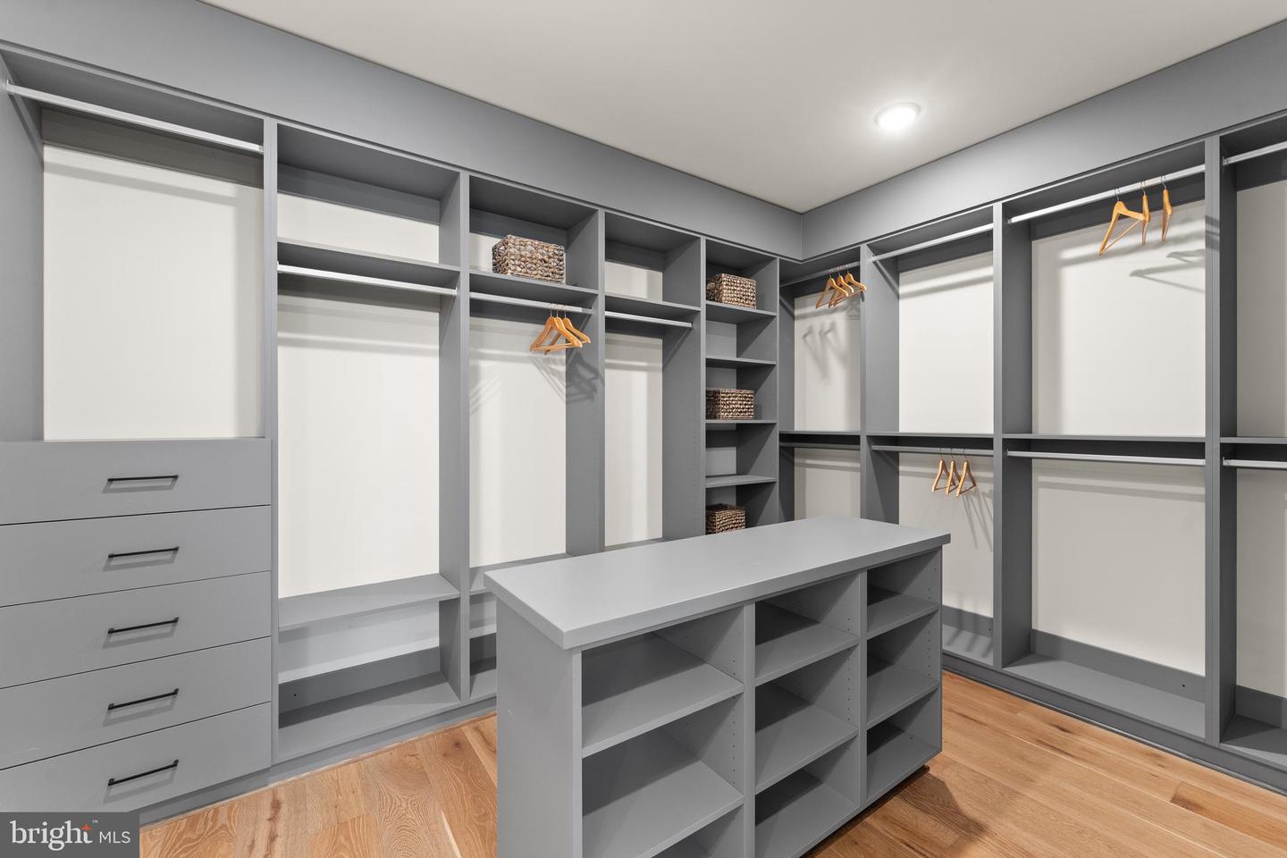 6539 FAIRLAWN DR, MCLEAN, Virginia 22101, 5 Bedrooms Bedrooms, ,5 BathroomsBathrooms,Residential,For sale,6539 FAIRLAWN DR,VAFX2280764 MLS # VAFX2280764 6539 FAIRLAWN DR, MCLEAN, Virginia 22101, 5 Bedrooms Bedrooms, ,5 BathroomsBathrooms,Residential,For sale,6539 FAIRLAWN DR,VAFX2280764 MLS # VAFX2280764