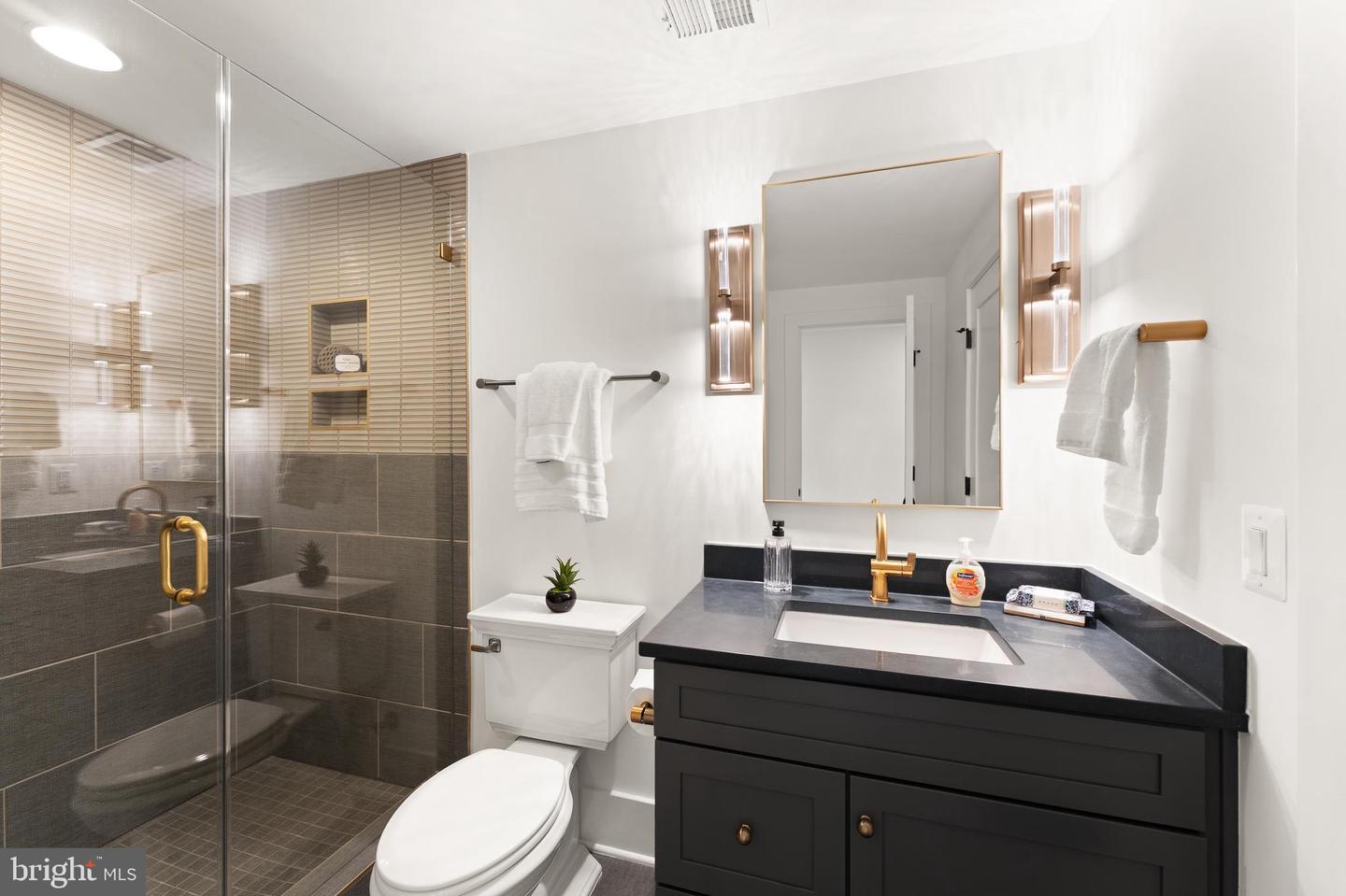 6539 FAIRLAWN DR, MCLEAN, Virginia 22101, 5 Bedrooms Bedrooms, ,5 BathroomsBathrooms,Residential,For sale,6539 FAIRLAWN DR,VAFX2280764 MLS # VAFX2280764 6539 FAIRLAWN DR, MCLEAN, Virginia 22101, 5 Bedrooms Bedrooms, ,5 BathroomsBathrooms,Residential,For sale,6539 FAIRLAWN DR,VAFX2280764 MLS # VAFX2280764