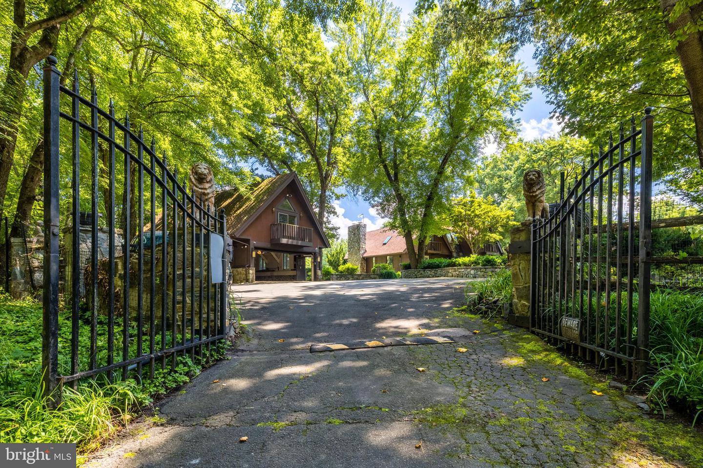 548 RIVER BEND RD, GREAT FALLS, Virginia 22066, 4 Bedrooms Bedrooms, ,5 BathroomsBathrooms,Residential,For sale,548 RIVER BEND RD,VAFX2261286 MLS # VAFX2261286