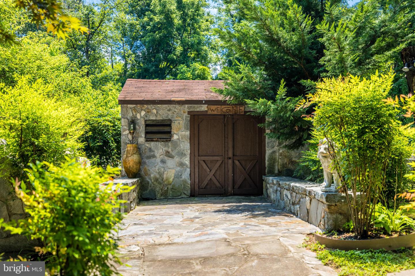 548 RIVER BEND RD, GREAT FALLS, Virginia 22066, 4 Bedrooms Bedrooms, ,5 BathroomsBathrooms,Residential,For sale,548 RIVER BEND RD,VAFX2261286 MLS # VAFX2261286