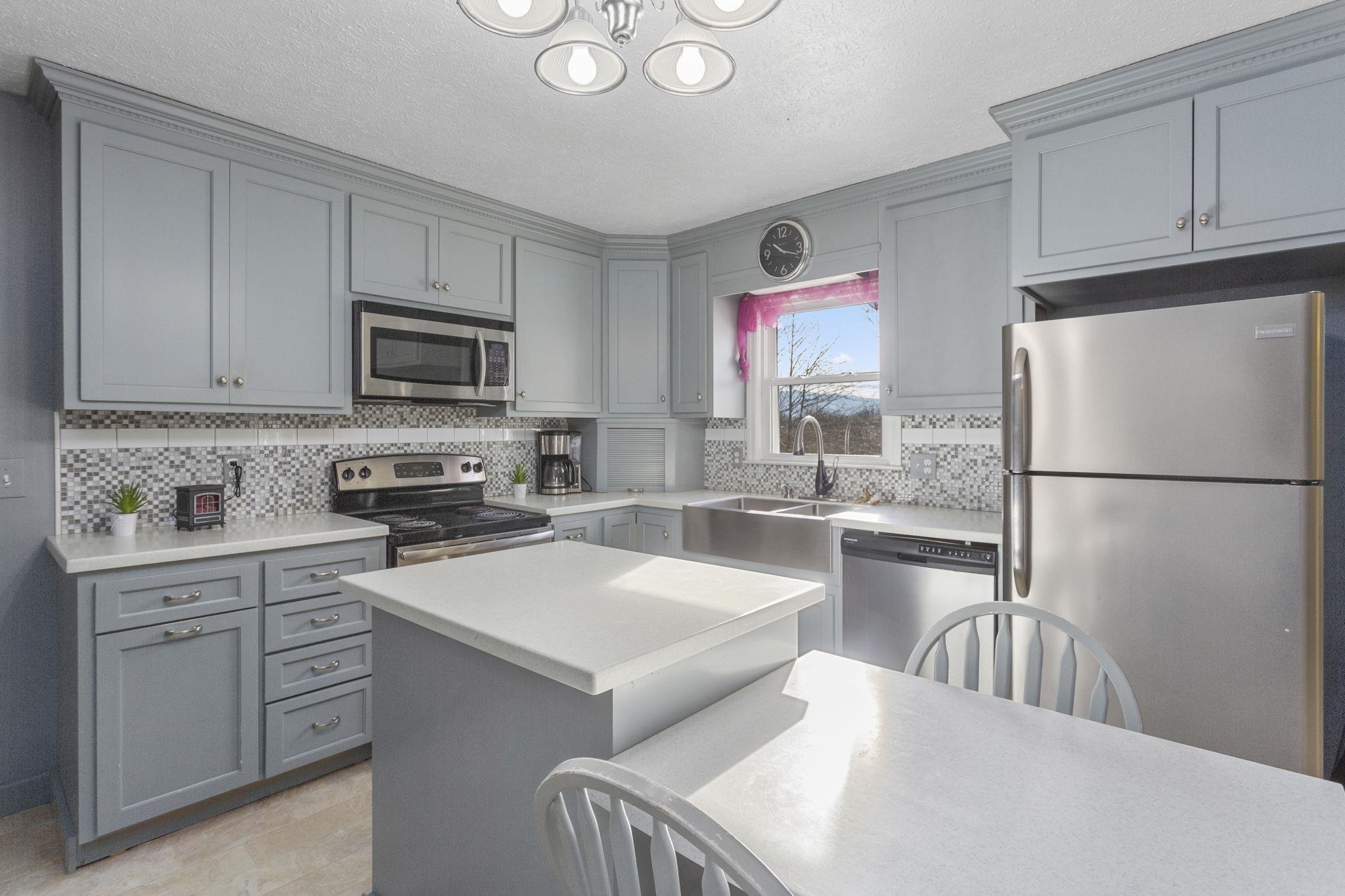 8086 CRAUN DR, GROTTOES, Virginia 24441, 3 Bedrooms Bedrooms, ,1 BathroomBathrooms,Residential,159 - A - 13B,8086 CRAUN DR,671684 MLS # 671684 8086 CRAUN DR, GROTTOES, Virginia 24441, 3 Bedrooms Bedrooms, ,1 BathroomBathrooms,Residential,159 - A - 13B,8086 CRAUN DR,671684 MLS # 671684