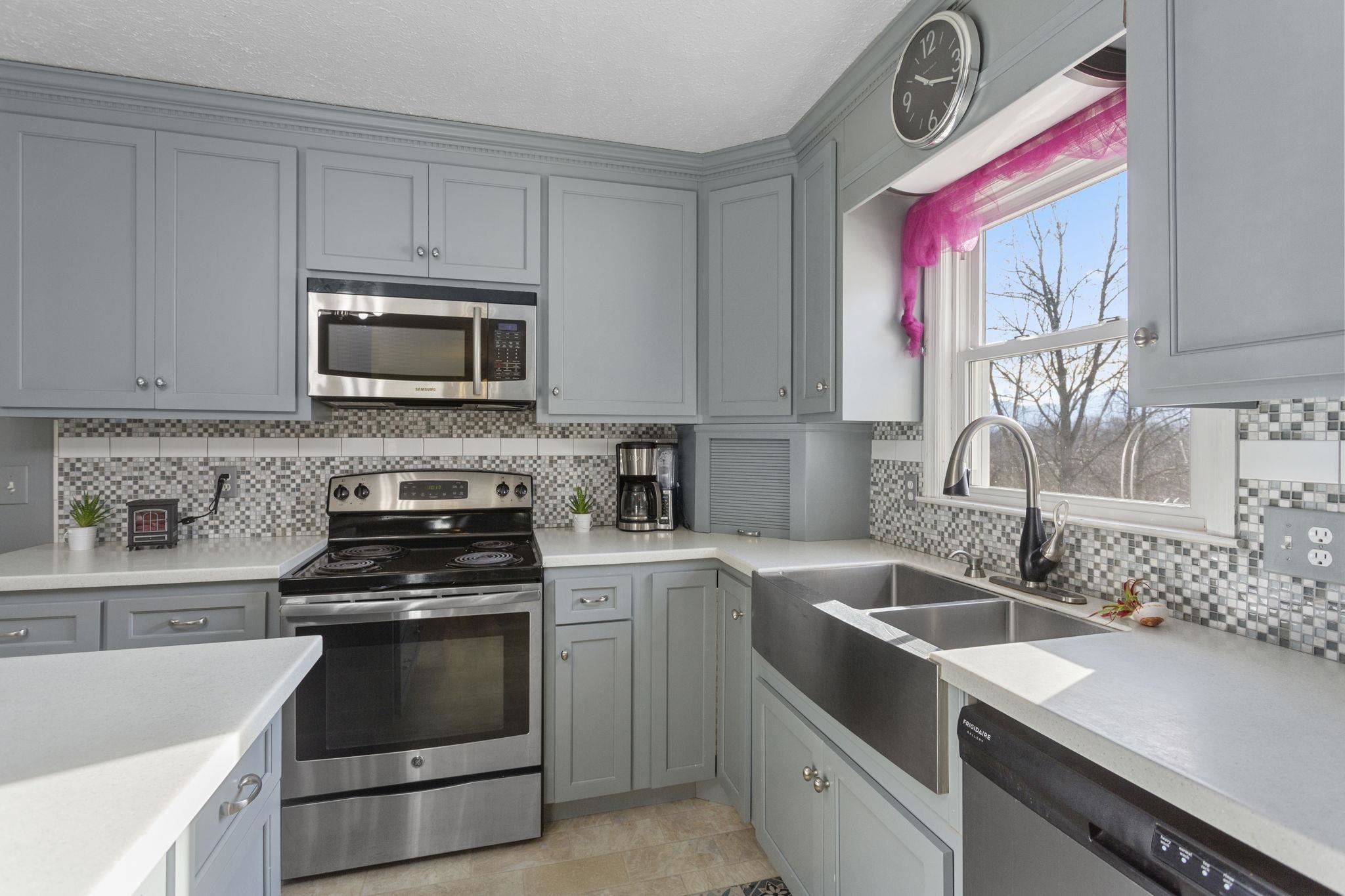 8086 CRAUN DR, GROTTOES, Virginia 24441, 3 Bedrooms Bedrooms, ,1 BathroomBathrooms,Residential,159 - A - 13B,8086 CRAUN DR,671684 MLS # 671684 8086 CRAUN DR, GROTTOES, Virginia 24441, 3 Bedrooms Bedrooms, ,1 BathroomBathrooms,Residential,159 - A - 13B,8086 CRAUN DR,671684 MLS # 671684