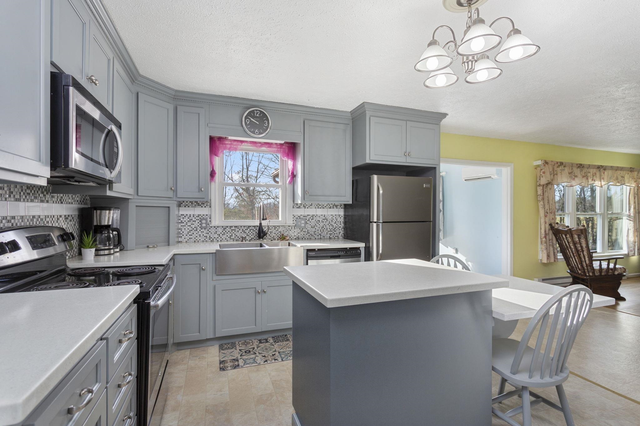 8086 CRAUN DR, GROTTOES, Virginia 24441, 3 Bedrooms Bedrooms, ,1 BathroomBathrooms,Residential,159 - A - 13B,8086 CRAUN DR,671684 MLS # 671684 8086 CRAUN DR, GROTTOES, Virginia 24441, 3 Bedrooms Bedrooms, ,1 BathroomBathrooms,Residential,159 - A - 13B,8086 CRAUN DR,671684 MLS # 671684