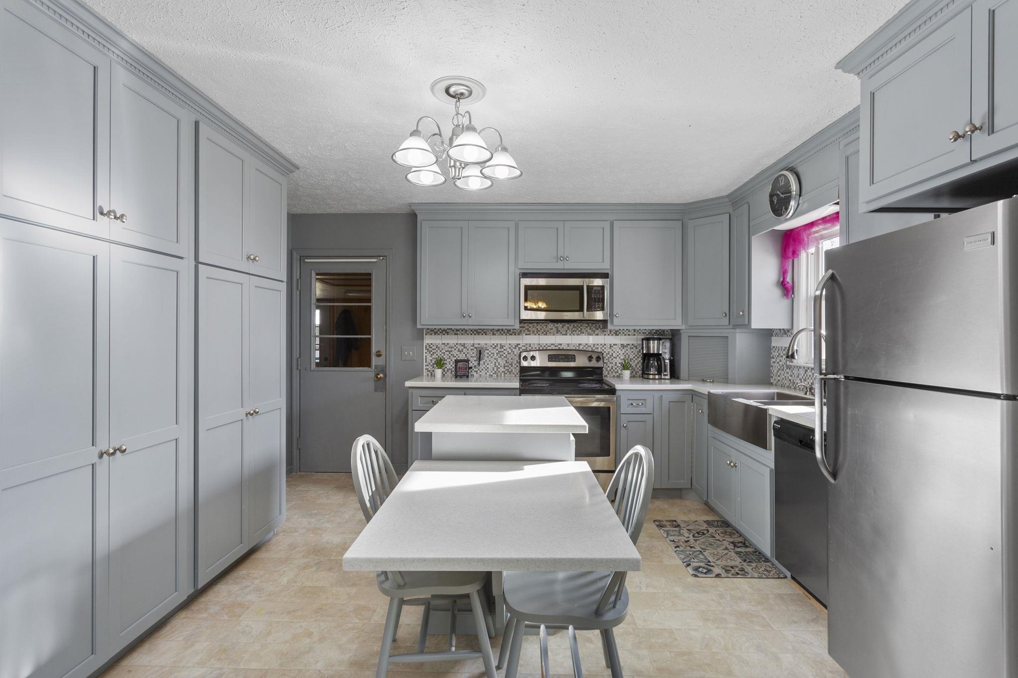 8086 CRAUN DR, GROTTOES, Virginia 24441, 3 Bedrooms Bedrooms, ,1 BathroomBathrooms,Residential,159 - A - 13B,8086 CRAUN DR,671684 MLS # 671684 8086 CRAUN DR, GROTTOES, Virginia 24441, 3 Bedrooms Bedrooms, ,1 BathroomBathrooms,Residential,159 - A - 13B,8086 CRAUN DR,671684 MLS # 671684