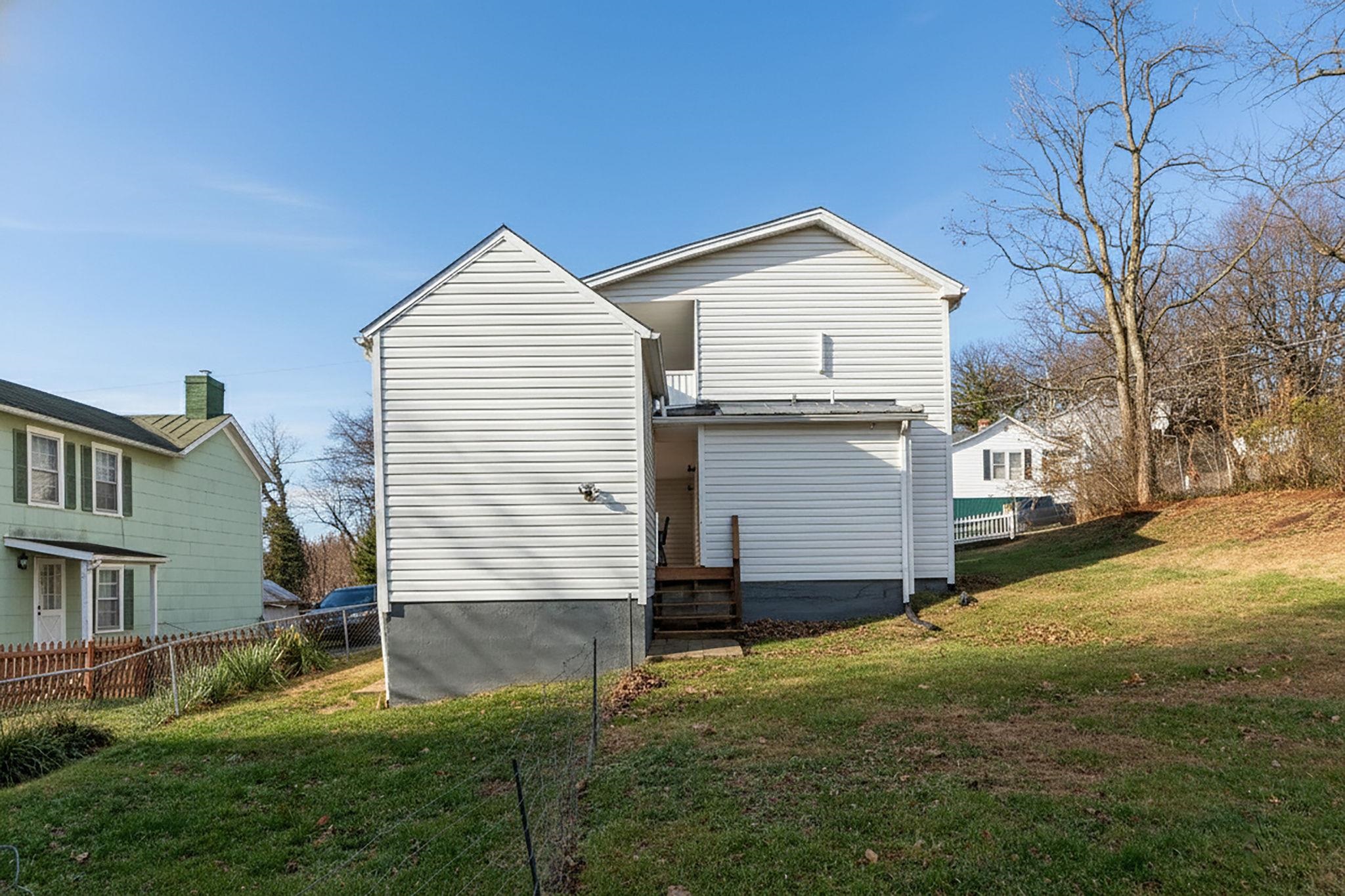 207 RESERVOIR ST, STAUNTON, Virginia 24401, 3 Bedrooms Bedrooms, ,1 BathroomBathrooms,Residential,207 RESERVOIR ST,671688 MLS # 671688 207 RESERVOIR ST, STAUNTON, Virginia 24401, 3 Bedrooms Bedrooms, ,1 BathroomBathrooms,Residential,207 RESERVOIR ST,671688 MLS # 671688