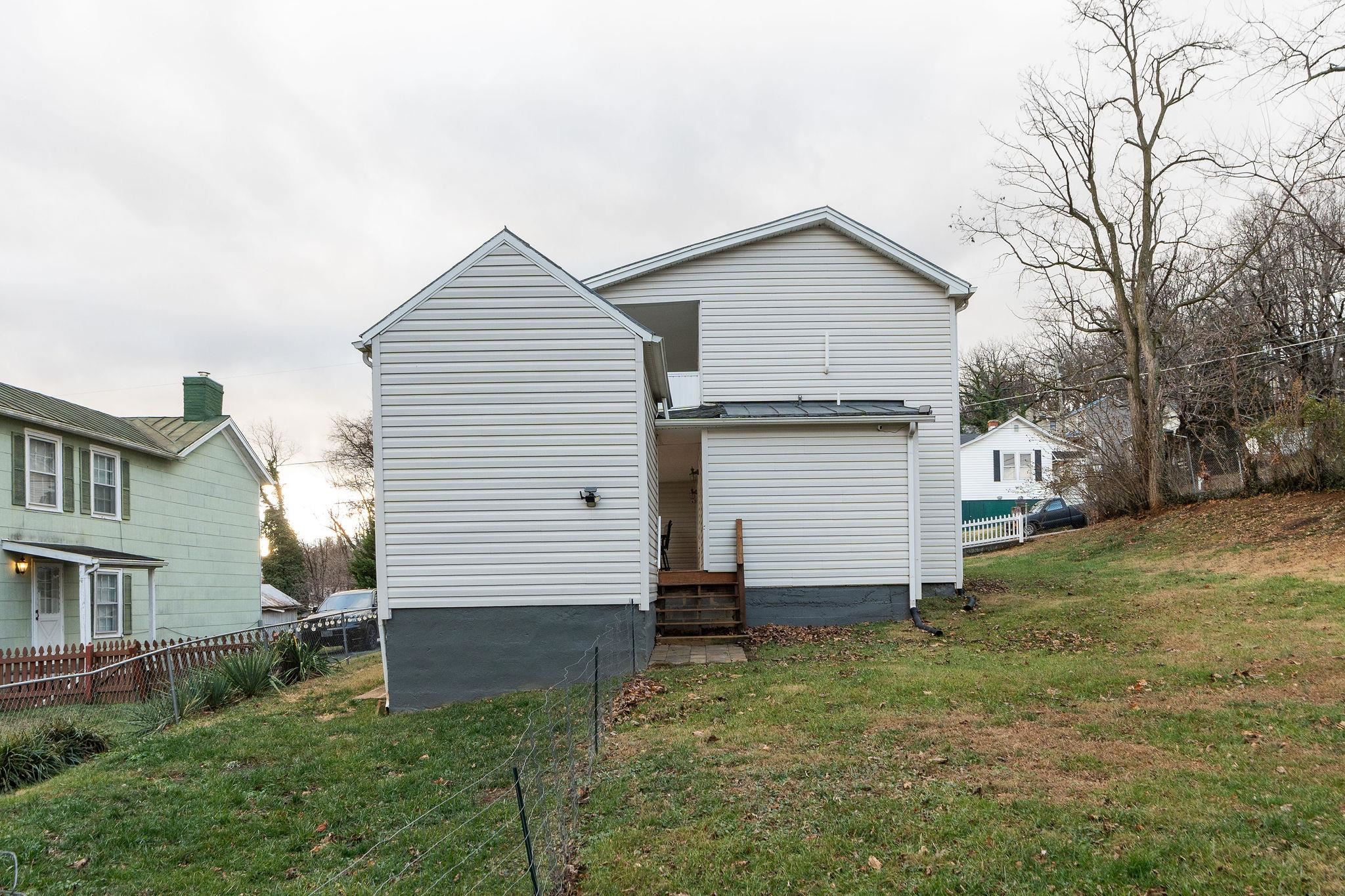 207 RESERVOIR ST, STAUNTON, Virginia 24401, 3 Bedrooms Bedrooms, ,1 BathroomBathrooms,Residential,207 RESERVOIR ST,671688 MLS # 671688 207 RESERVOIR ST, STAUNTON, Virginia 24401, 3 Bedrooms Bedrooms, ,1 BathroomBathrooms,Residential,207 RESERVOIR ST,671688 MLS # 671688