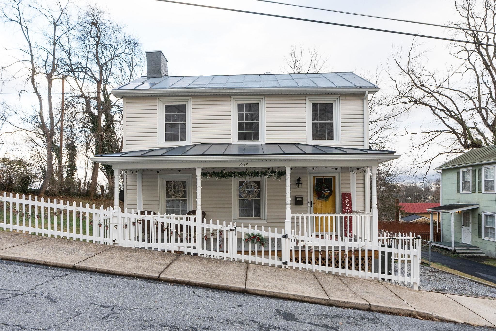 207 RESERVOIR ST, STAUNTON, Virginia 24401, 3 Bedrooms Bedrooms, ,1 BathroomBathrooms,Residential,207 RESERVOIR ST,671688 MLS # 671688 207 RESERVOIR ST, STAUNTON, Virginia 24401, 3 Bedrooms Bedrooms, ,1 BathroomBathrooms,Residential,207 RESERVOIR ST,671688 MLS # 671688