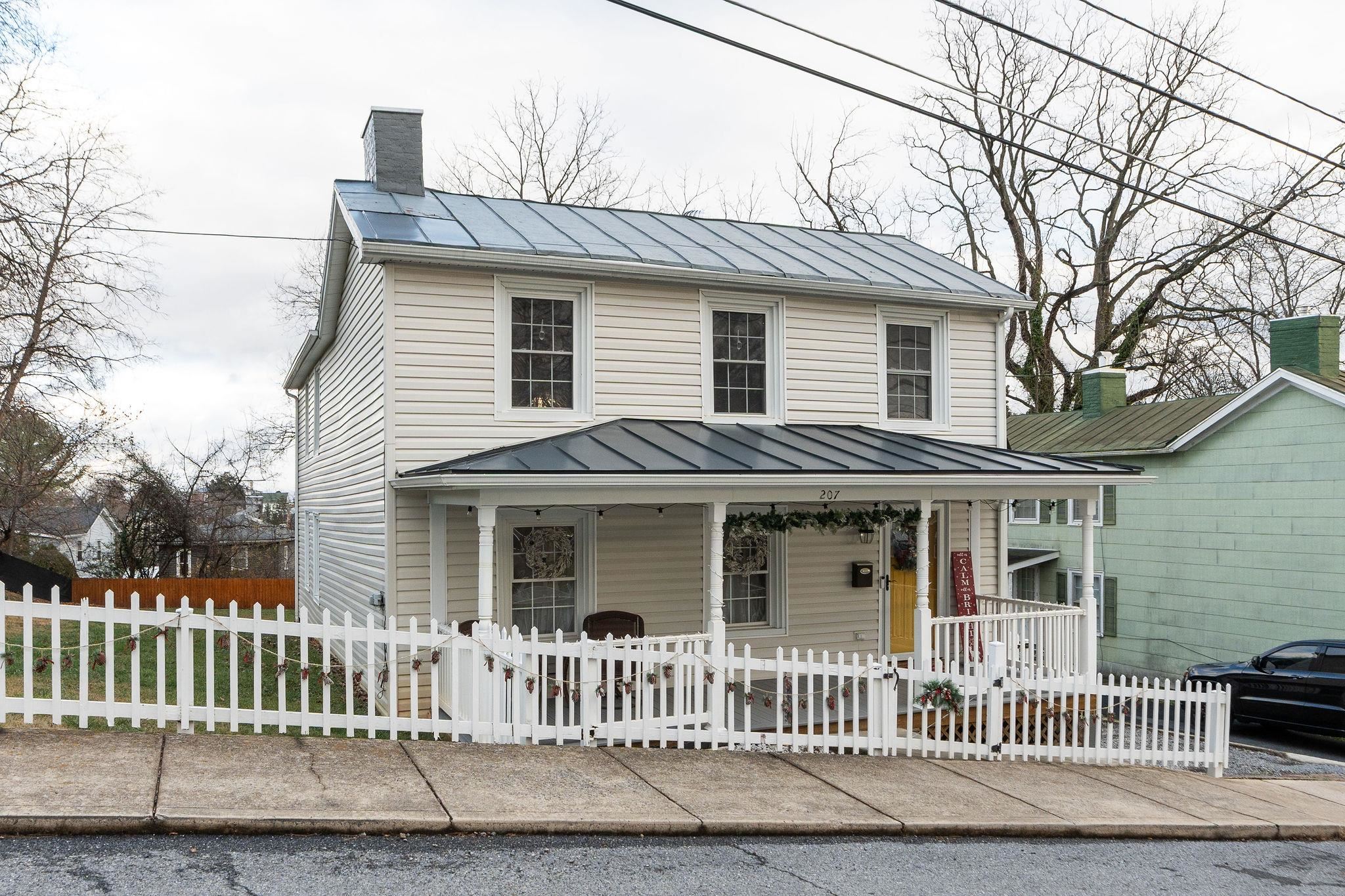 207 RESERVOIR ST, STAUNTON, Virginia 24401, 3 Bedrooms Bedrooms, ,1 BathroomBathrooms,Residential,207 RESERVOIR ST,671688 MLS # 671688 207 RESERVOIR ST, STAUNTON, Virginia 24401, 3 Bedrooms Bedrooms, ,1 BathroomBathrooms,Residential,207 RESERVOIR ST,671688 MLS # 671688