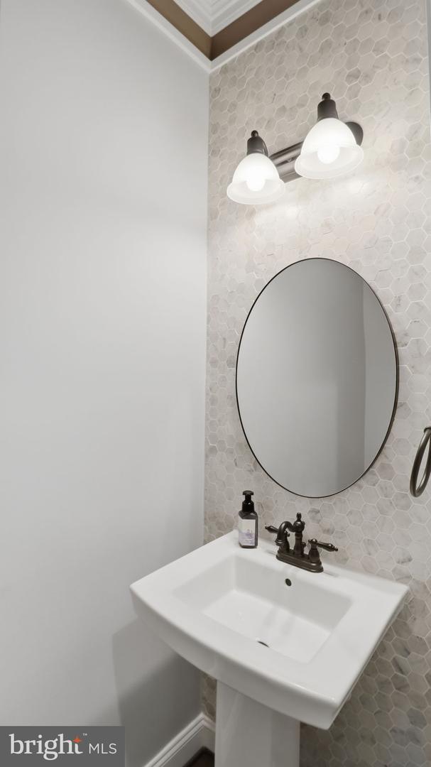 25956 CULLEN RUN PL, ALDIE, Virginia 20105, 5 Bedrooms Bedrooms, ,4 BathroomsBathrooms,Residential,For sale,25956 CULLEN RUN PL,VALO2111448 MLS # VALO2111448