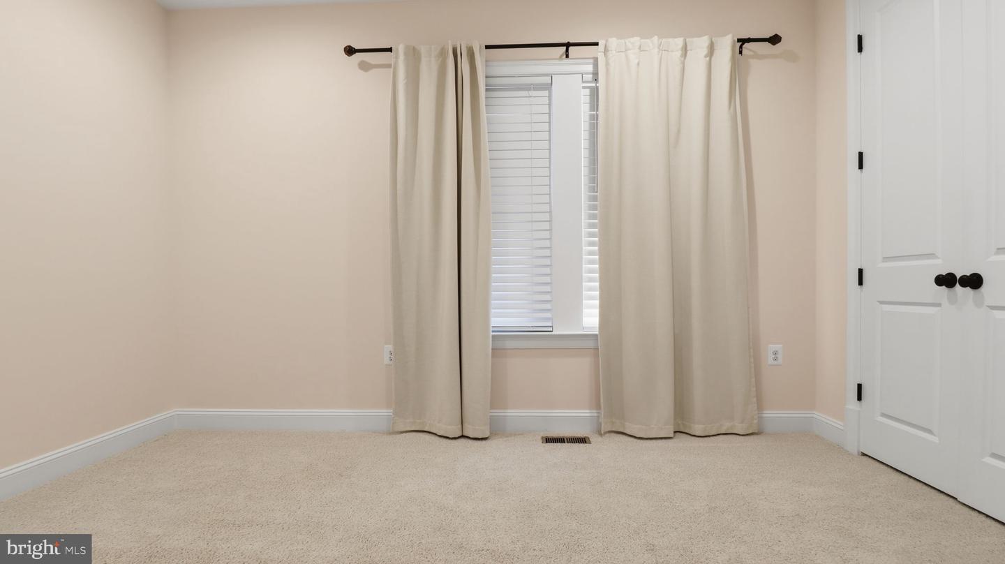 25956 CULLEN RUN PL, ALDIE, Virginia 20105, 5 Bedrooms Bedrooms, ,4 BathroomsBathrooms,Residential,For sale,25956 CULLEN RUN PL,VALO2111448 MLS # VALO2111448