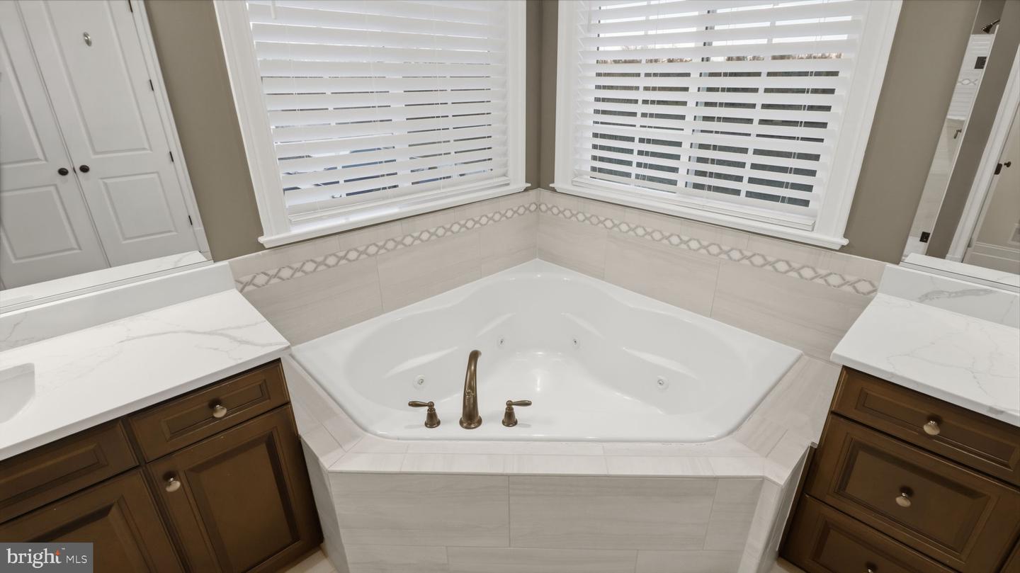 25956 CULLEN RUN PL, ALDIE, Virginia 20105, 5 Bedrooms Bedrooms, ,4 BathroomsBathrooms,Residential,For sale,25956 CULLEN RUN PL,VALO2111448 MLS # VALO2111448