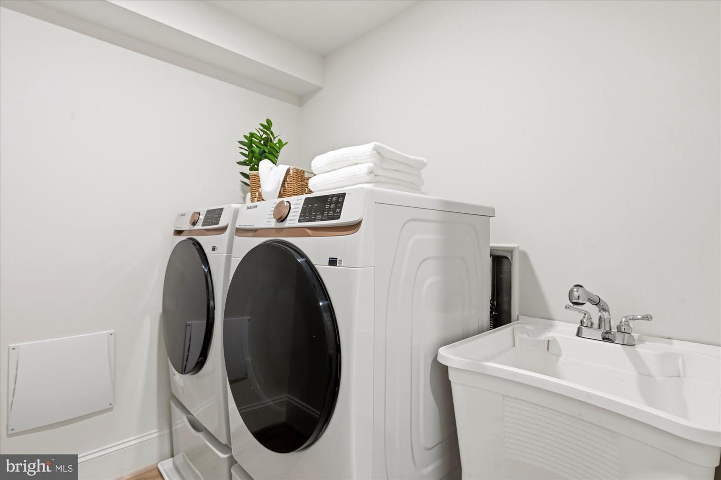 1509 CAROLINE ST NW, WASHINGTON, District Of Columbia 20009, 4 Bedrooms Bedrooms, ,3 BathroomsBathrooms,Residential,For sale,1509 CAROLINE ST NW,DCDC2234014 MLS # DCDC2234014