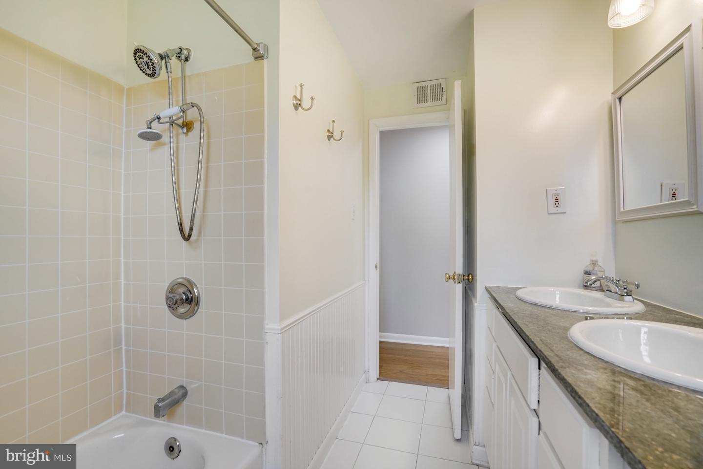 706 N CLEVELAND ST, ARLINGTON, Virginia 22201, 6 Bedrooms Bedrooms, ,3 BathroomsBathrooms,Residential,For sale,706 N CLEVELAND ST,VAAR2066646 MLS # VAAR2066646