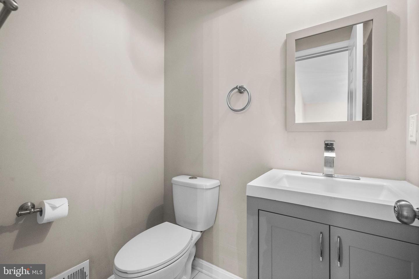 10402 HOLLYOAK PL, FAIRFAX, Virginia 22032, 4 Bedrooms Bedrooms, ,3 BathroomsBathrooms,Residential,For sale,10402 HOLLYOAK PL,VAFX2269278 MLS # VAFX2269278 10402 HOLLYOAK PL, FAIRFAX, Virginia 22032, 4 Bedrooms Bedrooms, ,3 BathroomsBathrooms,Residential,For sale,10402 HOLLYOAK PL,VAFX2269278 MLS # VAFX2269278