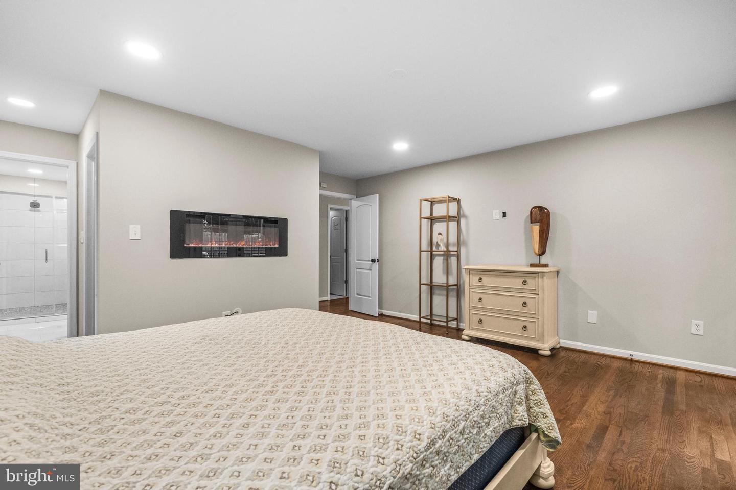 10402 HOLLYOAK PL, FAIRFAX, Virginia 22032, 4 Bedrooms Bedrooms, ,3 BathroomsBathrooms,Residential,For sale,10402 HOLLYOAK PL,VAFX2269278 MLS # VAFX2269278 10402 HOLLYOAK PL, FAIRFAX, Virginia 22032, 4 Bedrooms Bedrooms, ,3 BathroomsBathrooms,Residential,For sale,10402 HOLLYOAK PL,VAFX2269278 MLS # VAFX2269278