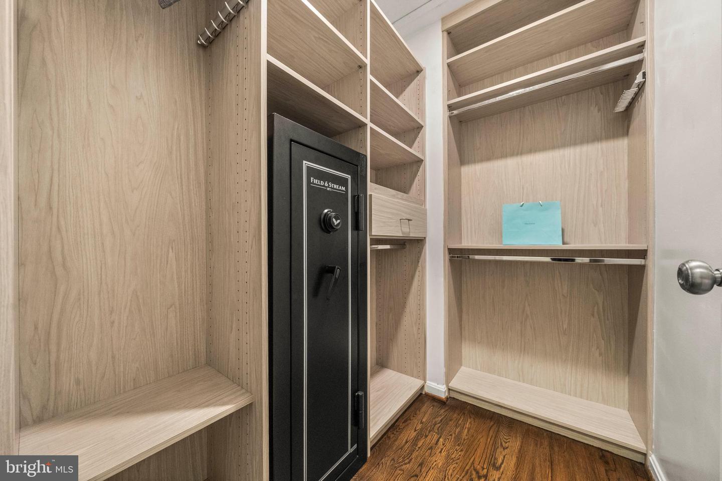 10402 HOLLYOAK PL, FAIRFAX, Virginia 22032, 4 Bedrooms Bedrooms, ,3 BathroomsBathrooms,Residential,For sale,10402 HOLLYOAK PL,VAFX2269278 MLS # VAFX2269278 10402 HOLLYOAK PL, FAIRFAX, Virginia 22032, 4 Bedrooms Bedrooms, ,3 BathroomsBathrooms,Residential,For sale,10402 HOLLYOAK PL,VAFX2269278 MLS # VAFX2269278