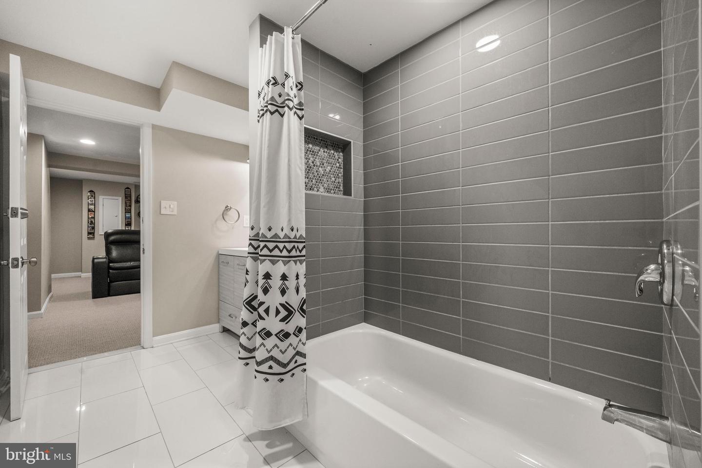 10402 HOLLYOAK PL, FAIRFAX, Virginia 22032, 4 Bedrooms Bedrooms, ,3 BathroomsBathrooms,Residential,For sale,10402 HOLLYOAK PL,VAFX2269278 MLS # VAFX2269278 10402 HOLLYOAK PL, FAIRFAX, Virginia 22032, 4 Bedrooms Bedrooms, ,3 BathroomsBathrooms,Residential,For sale,10402 HOLLYOAK PL,VAFX2269278 MLS # VAFX2269278